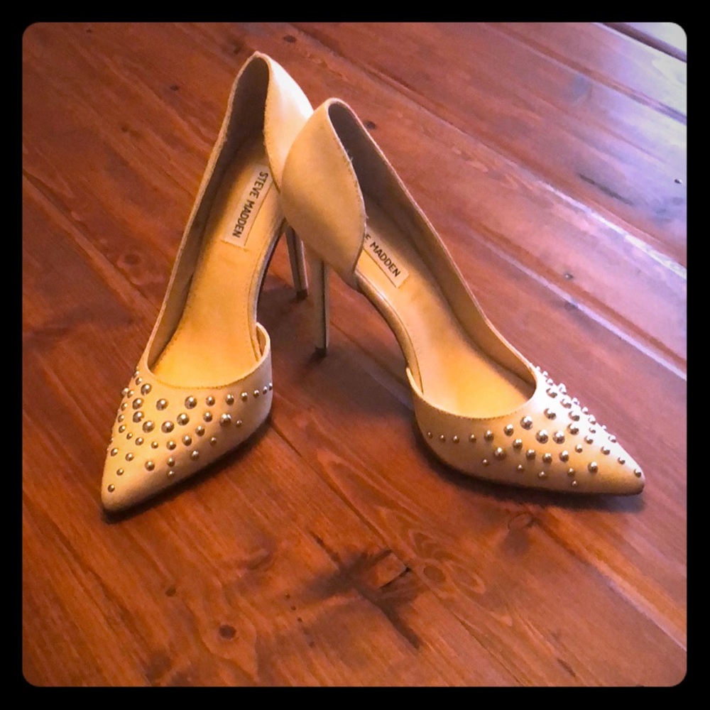 Steve Madden studded pump